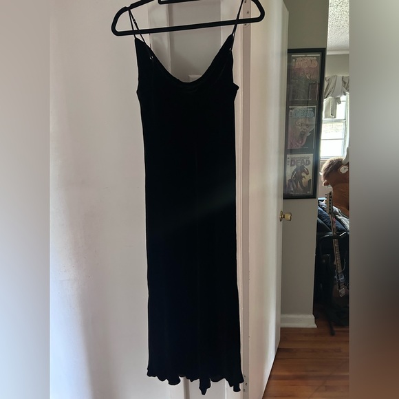 Wilfred Spritz BLACK Velvet Dress (Aritzia) - Picture 7 of 9